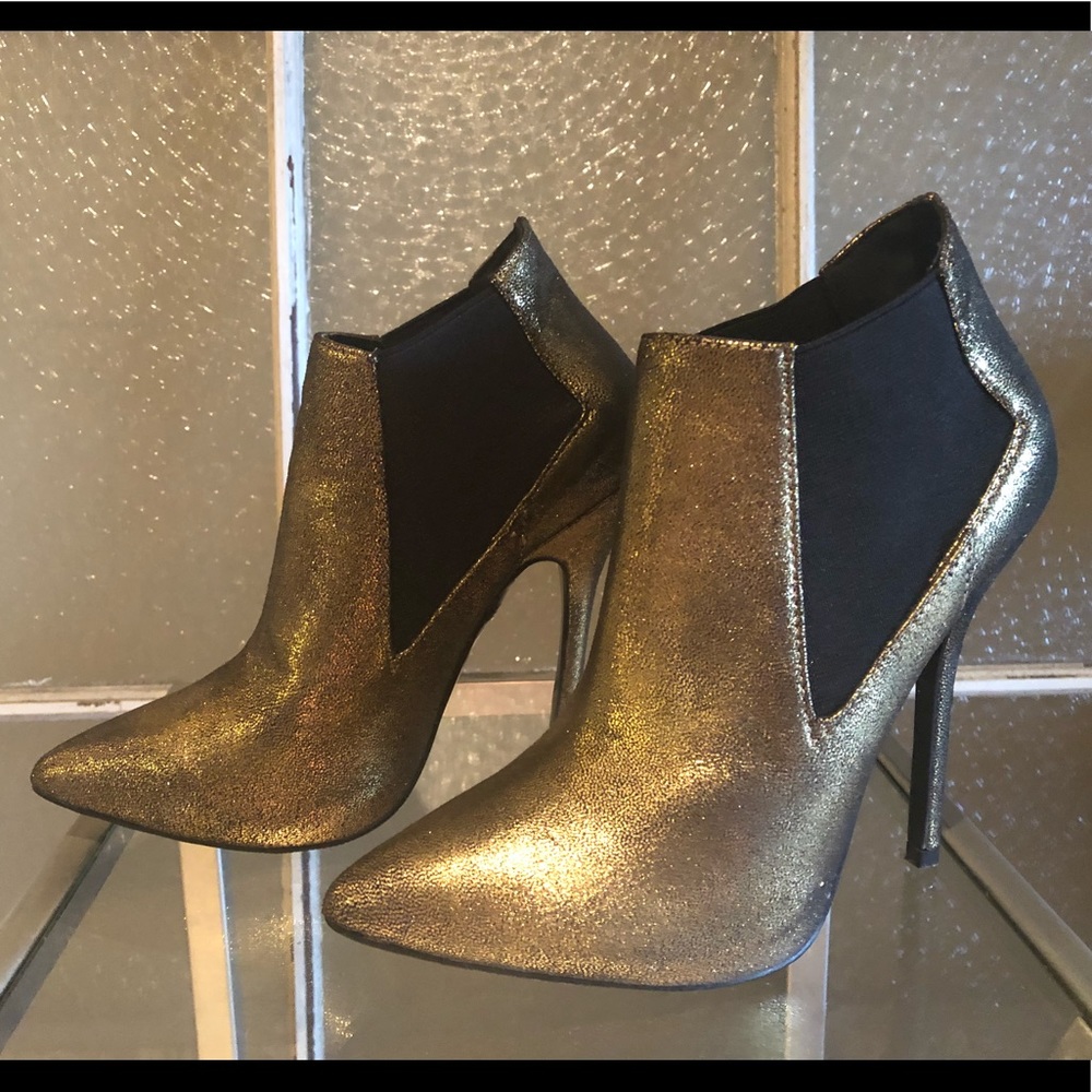 Gold/Black Pointed Ankle Boots